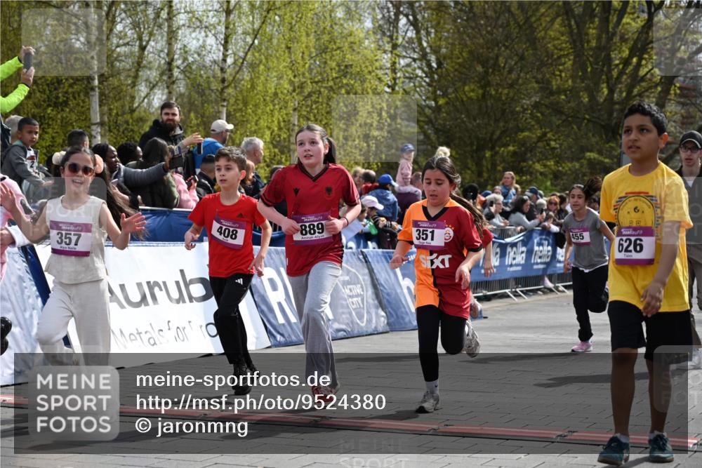12.04.2026 - 45. Internationalen Wilhelmsburger Insellauf J. Mangold http://msf.ph/oto/9524380 12.04.2026 14:50:50 Ziel 1837, 609, 331, 626, 895, 357, 889, 408, 351, 893, 455, 388 meine-sportfotos.de