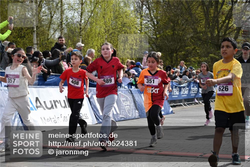 12.04.2026 - 45. Internationalen Wilhelmsburger Insellauf J. Mangold http://msf.ph/oto/9524381 12.04.2026 14:50:50 Ziel 1837, 609, 331, 626, 895, 357, 889, 408, 351, 893, 455, 388 meine-sportfotos.de