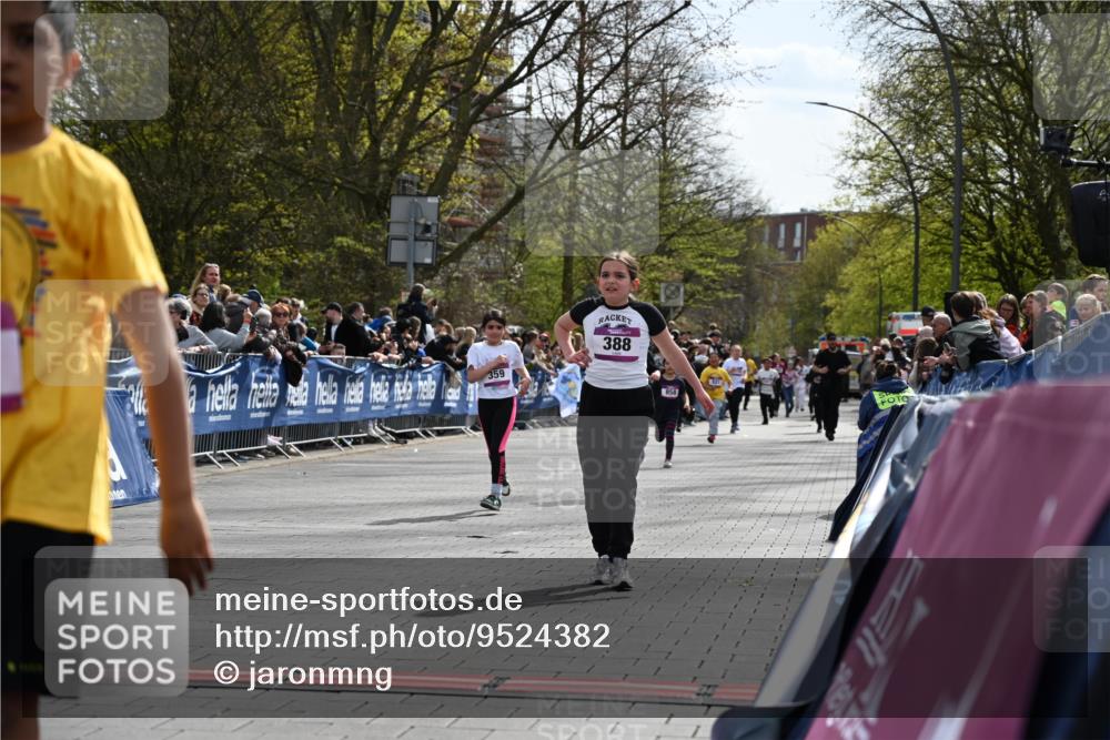 12.04.2026 - 45. Internationalen Wilhelmsburger Insellauf J. Mangold http://msf.ph/oto/9524382 12.04.2026 14:50:52 Ziel 626, 895, 357, 889, 408, 351, 893, 455, 388, 663, 359, 858 meine-sportfotos.de