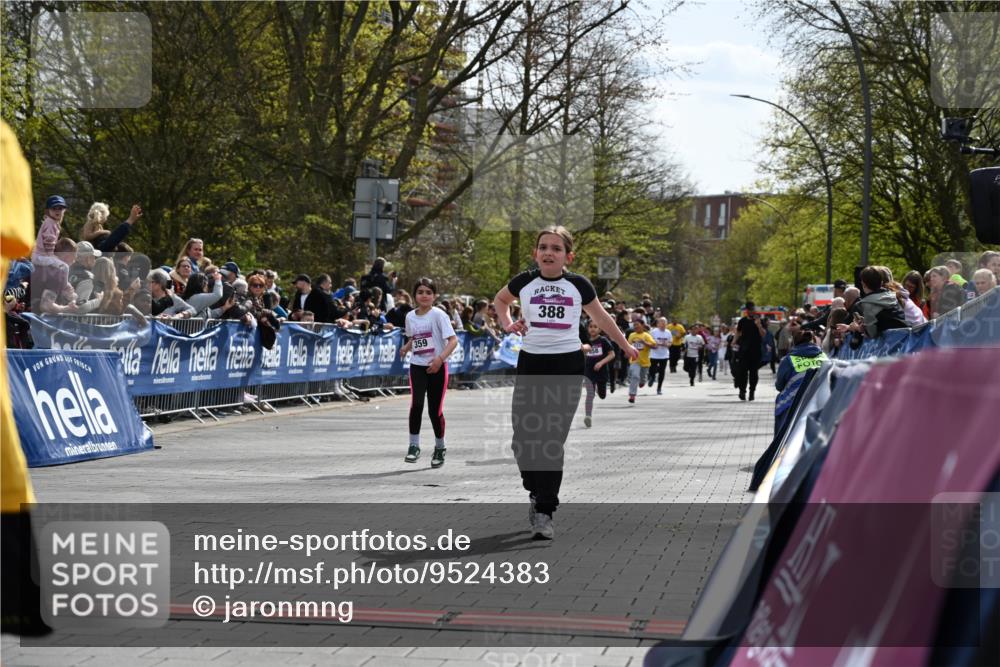 12.04.2026 - 45. Internationalen Wilhelmsburger Insellauf J. Mangold http://msf.ph/oto/9524383 12.04.2026 14:50:52 Ziel 626, 895, 357, 889, 408, 351, 893, 455, 388, 663, 359, 858 meine-sportfotos.de