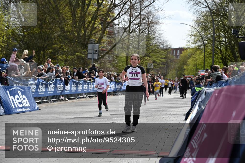 12.04.2026 - 45. Internationalen Wilhelmsburger Insellauf J. Mangold http://msf.ph/oto/9524385 12.04.2026 14:50:52 Ziel 626, 895, 357, 889, 408, 351, 893, 455, 388, 663, 359, 858 meine-sportfotos.de