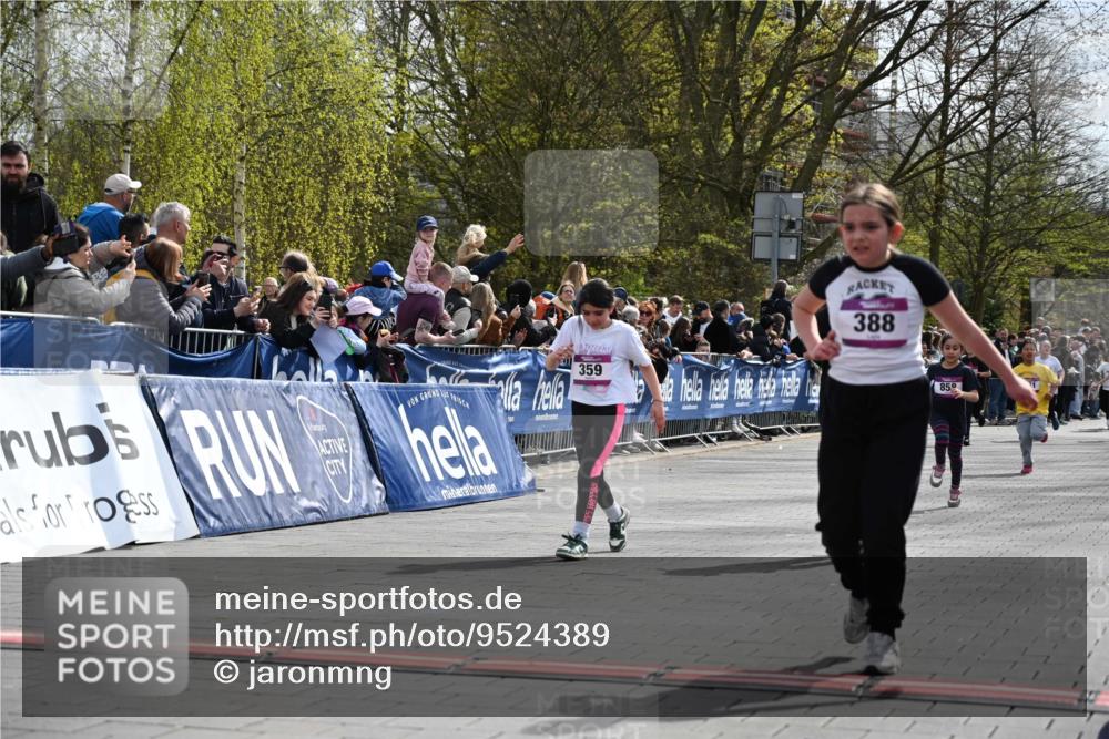 12.04.2026 - 45. Internationalen Wilhelmsburger Insellauf J. Mangold http://msf.ph/oto/9524389 12.04.2026 14:50:54 Ziel 889, 408, 351, 893, 455, 388, 663, 359, 858, 531, 493 meine-sportfotos.de