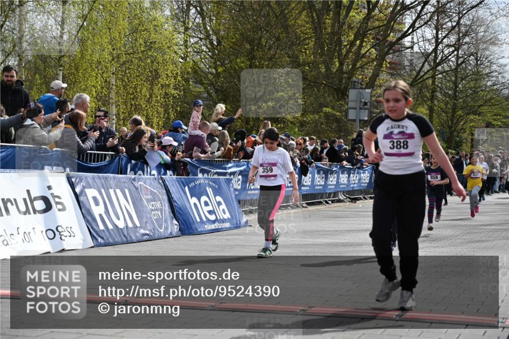 12.04.2026 - 45. Internationalen Wilhelmsburger Insellauf J. Mangold http://msf.ph/oto/9524390 12.04.2026 14:50:54 Ziel 889, 408, 351, 893, 455, 388, 663, 359, 858, 531, 493 meine-sportfotos.de