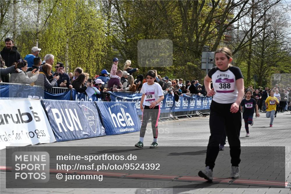12.04.2026 - 45. Internationalen Wilhelmsburger Insellauf J. Mangold http://msf.ph/oto/9524392 12.04.2026 14:50:54 Ziel 889, 408, 351, 893, 455, 388, 663, 359, 858, 531, 493 meine-sportfotos.de