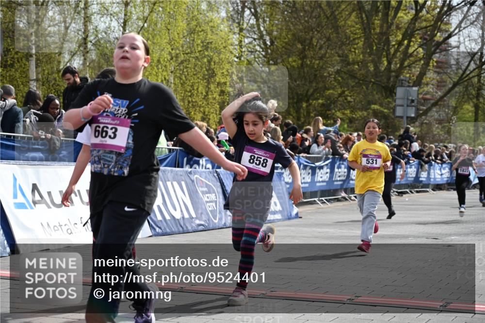12.04.2026 - 45. Internationalen Wilhelmsburger Insellauf J. Mangold http://msf.ph/oto/9524401 12.04.2026 14:50:57 Ziel 388, 663, 359, 858, 531, 493, 1822 meine-sportfotos.de