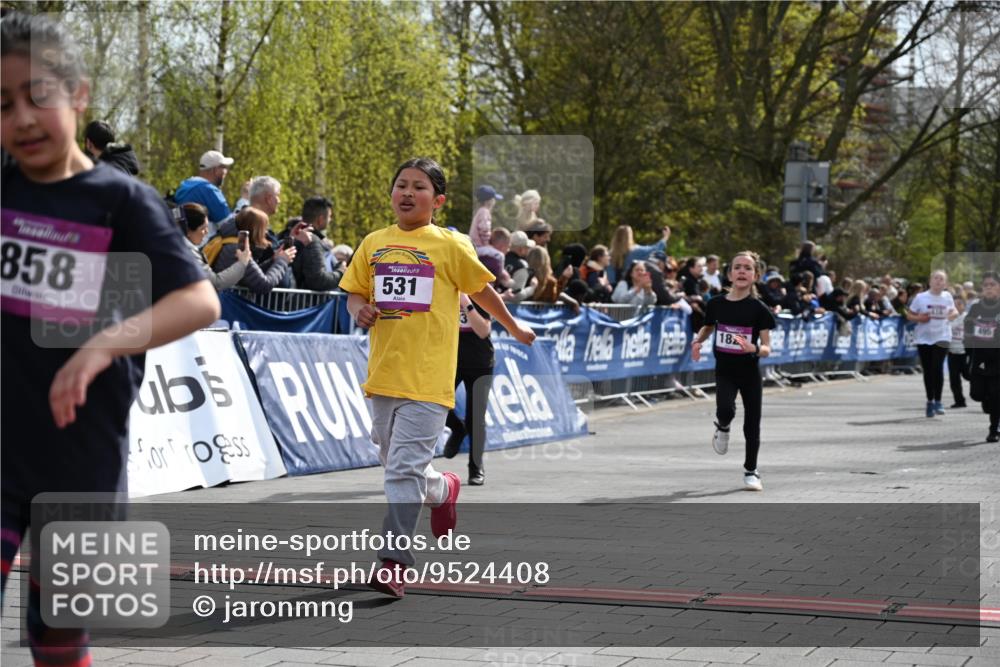 12.04.2026 - 45. Internationalen Wilhelmsburger Insellauf J. Mangold http://msf.ph/oto/9524408 12.04.2026 14:50:58 Ziel 663, 359, 858, 531, 493, 1822, 495, 1041 meine-sportfotos.de