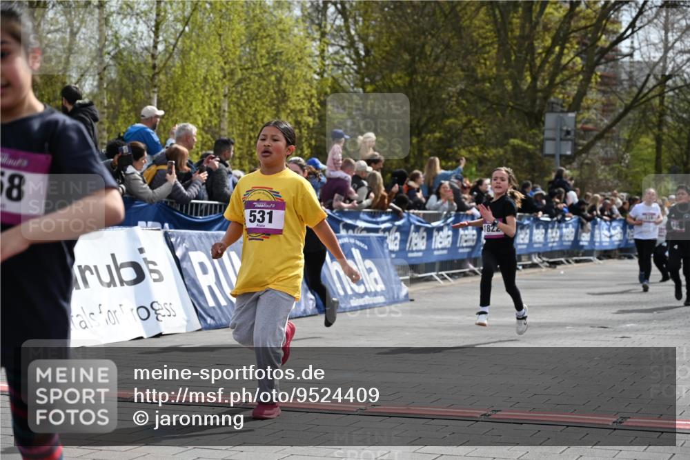 12.04.2026 - 45. Internationalen Wilhelmsburger Insellauf J. Mangold http://msf.ph/oto/9524409 12.04.2026 14:50:58 Ziel 663, 359, 858, 531, 493, 1822, 495, 1041 meine-sportfotos.de