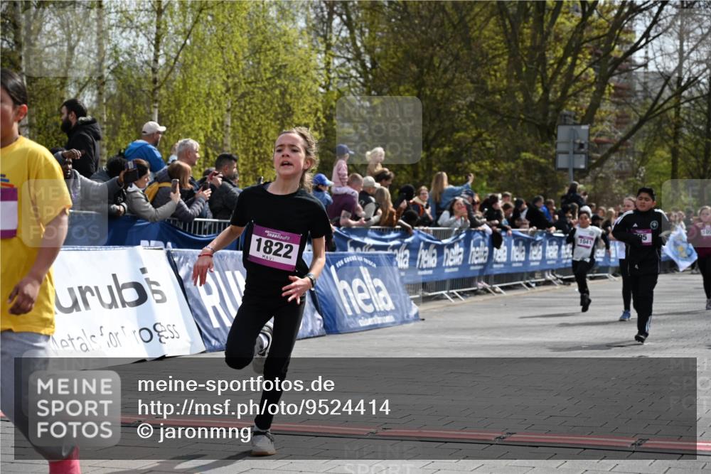 12.04.2026 - 45. Internationalen Wilhelmsburger Insellauf J. Mangold http://msf.ph/oto/9524414 12.04.2026 14:50:59 Ziel 663, 359, 858, 531, 493, 1822, 495, 1041, 1052, 116 meine-sportfotos.de