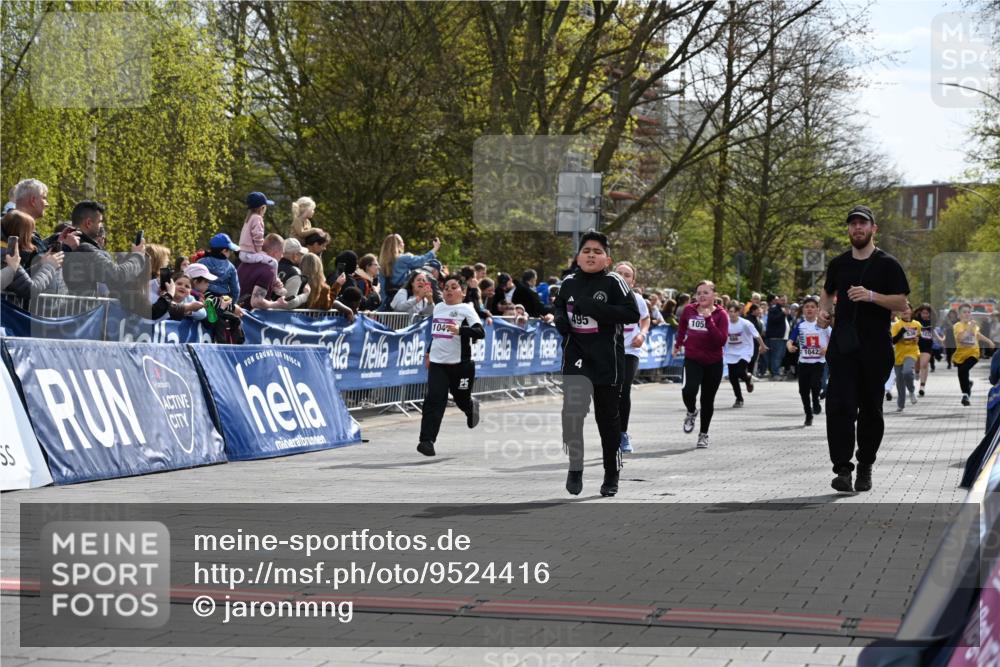 12.04.2026 - 45. Internationalen Wilhelmsburger Insellauf J. Mangold http://msf.ph/oto/9524416 12.04.2026 14:51:00 Ziel 858, 531, 493, 1822, 495, 1041, 1052, 116, 593 meine-sportfotos.de