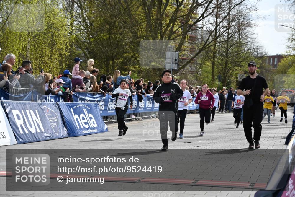 12.04.2026 - 45. Internationalen Wilhelmsburger Insellauf J. Mangold http://msf.ph/oto/9524419 12.04.2026 14:51:00 Ziel 858, 531, 493, 1822, 495, 1041, 1052, 116, 593 meine-sportfotos.de