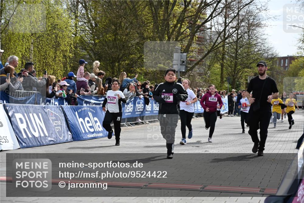 12.04.2026 - 45. Internationalen Wilhelmsburger Insellauf J. Mangold http://msf.ph/oto/9524422 12.04.2026 14:51:01 Ziel 531, 493, 1822, 495, 1041, 1052, 116, 593, 1042, 686, 536 meine-sportfotos.de