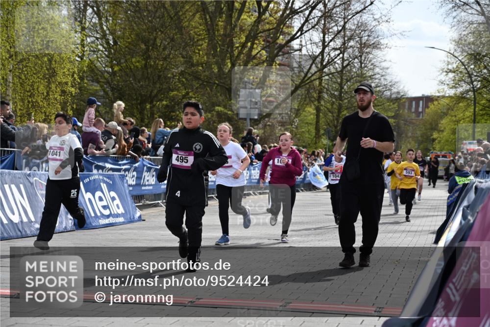 12.04.2026 - 45. Internationalen Wilhelmsburger Insellauf J. Mangold http://msf.ph/oto/9524424 12.04.2026 14:51:01 Ziel 531, 493, 1822, 495, 1041, 1052, 116, 593, 1042, 686, 536 meine-sportfotos.de