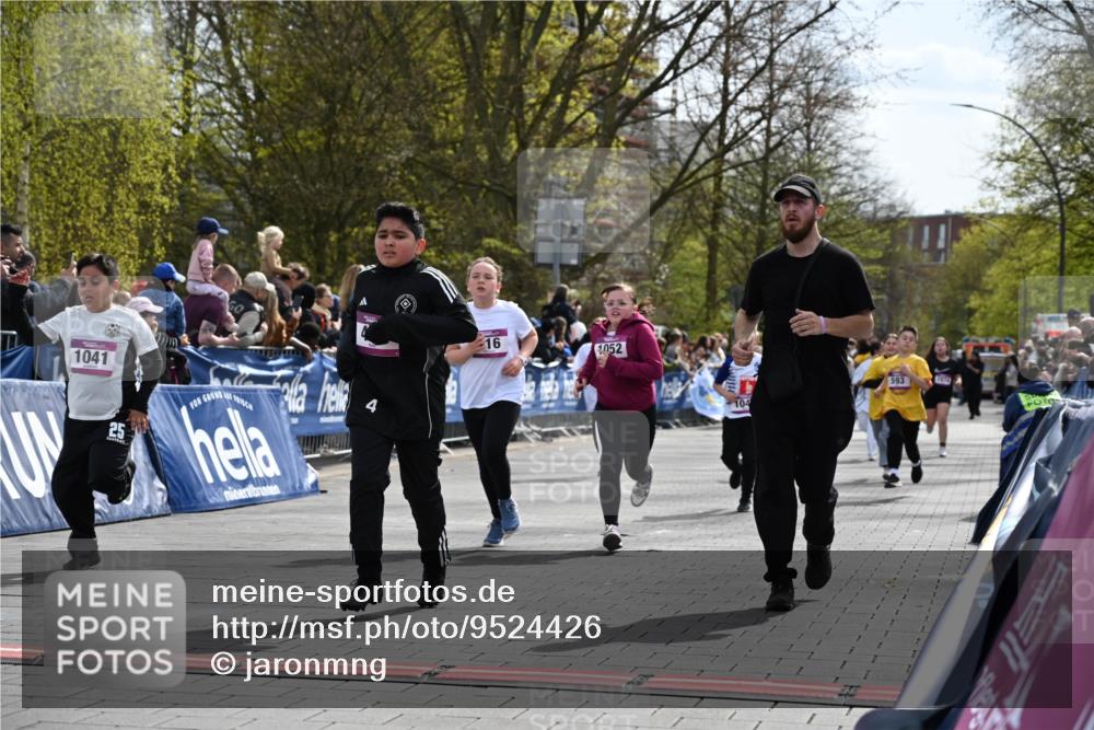 12.04.2026 - 45. Internationalen Wilhelmsburger Insellauf J. Mangold http://msf.ph/oto/9524426 12.04.2026 14:51:01 Ziel 531, 493, 1822, 495, 1041, 1052, 116, 593, 1042, 686, 536 meine-sportfotos.de