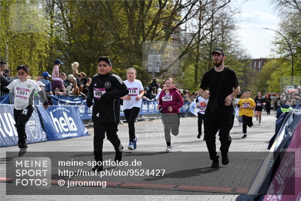 12.04.2026 - 45. Internationalen Wilhelmsburger Insellauf J. Mangold http://msf.ph/oto/9524427 12.04.2026 14:51:02 Ziel 531, 493, 1822, 495, 1041, 1052, 116, 593, 1042, 686, 536, 1047 meine-sportfotos.de