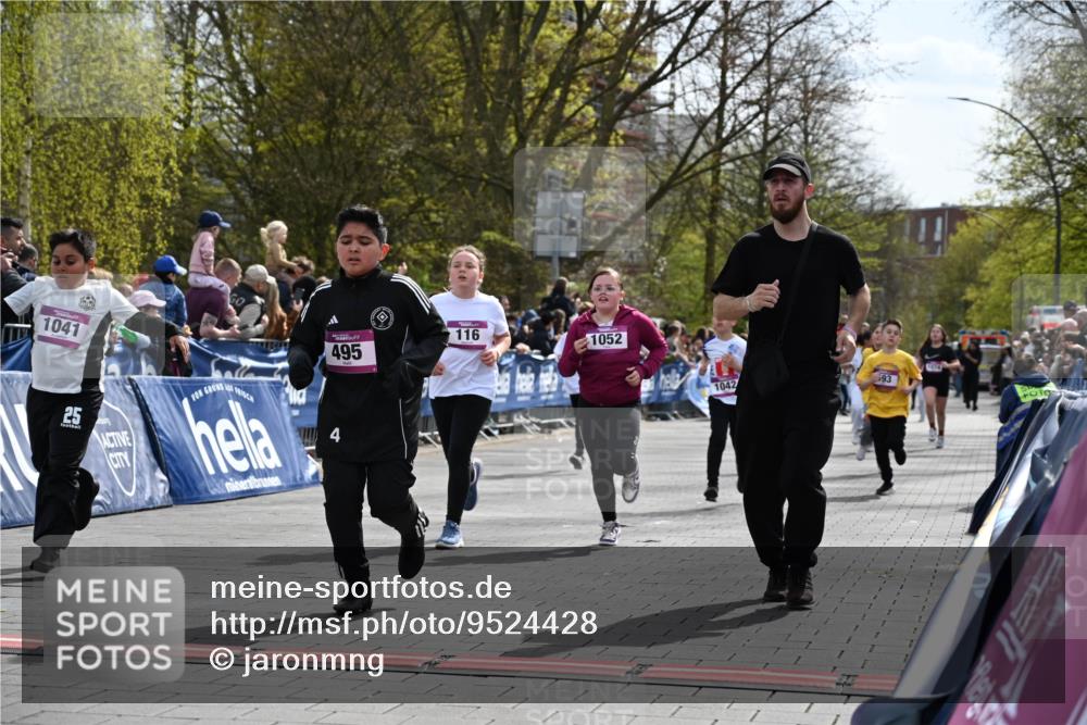 12.04.2026 - 45. Internationalen Wilhelmsburger Insellauf J. Mangold http://msf.ph/oto/9524428 12.04.2026 14:51:02 Ziel 531, 493, 1822, 495, 1041, 1052, 116, 593, 1042, 686, 536, 1047 meine-sportfotos.de
