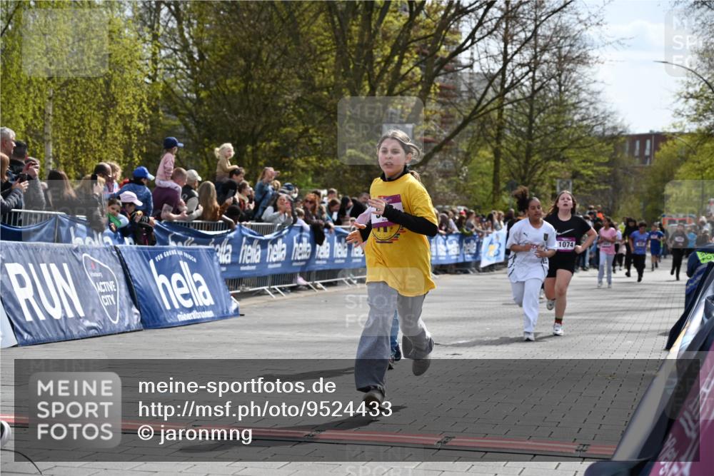 12.04.2026 - 45. Internationalen Wilhelmsburger Insellauf J. Mangold http://msf.ph/oto/9524433 12.04.2026 14:51:06 Ziel 495, 1041, 1052, 116, 593, 1042, 686, 536, 1047, 1074 meine-sportfotos.de