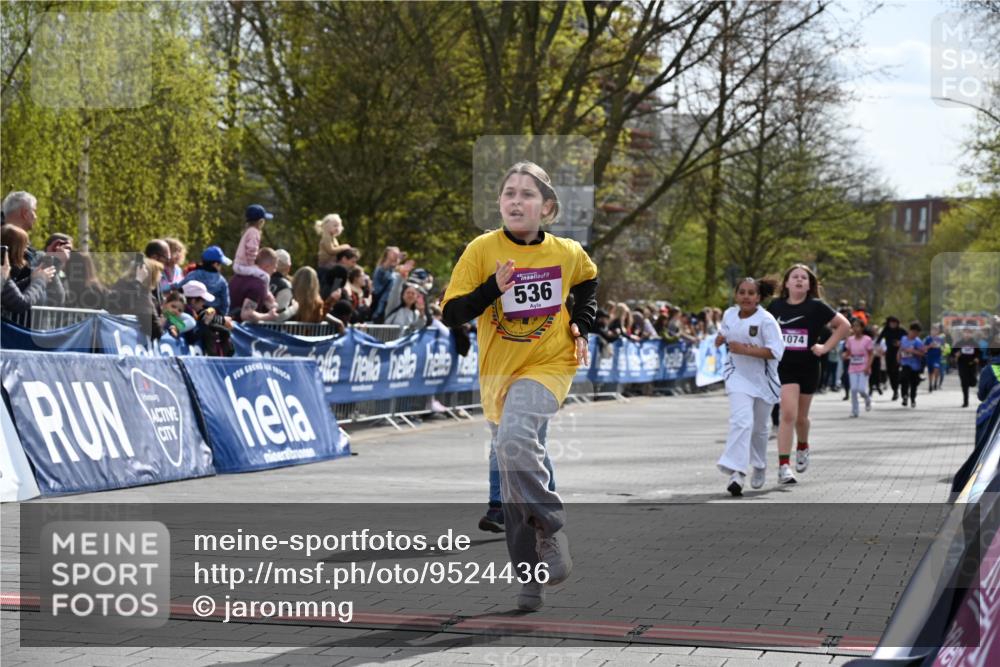 12.04.2026 - 45. Internationalen Wilhelmsburger Insellauf J. Mangold http://msf.ph/oto/9524436 12.04.2026 14:51:06 Ziel 495, 1041, 1052, 116, 593, 1042, 686, 536, 1047, 1074 meine-sportfotos.de