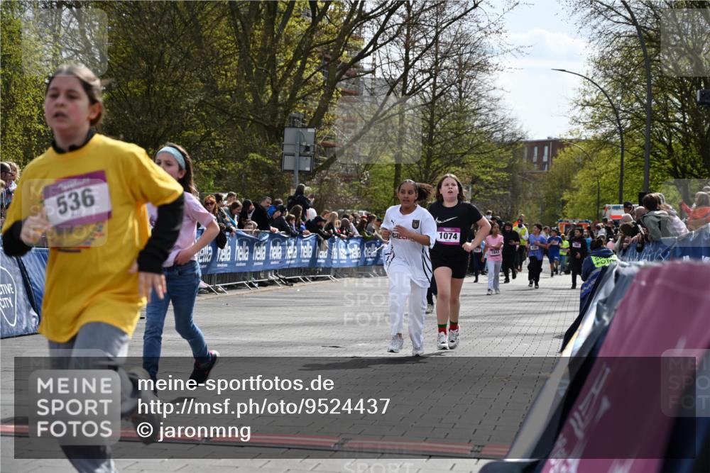 12.04.2026 - 45. Internationalen Wilhelmsburger Insellauf J. Mangold http://msf.ph/oto/9524437 12.04.2026 14:51:06 Ziel 495, 1041, 1052, 116, 593, 1042, 686, 536, 1047, 1074 meine-sportfotos.de