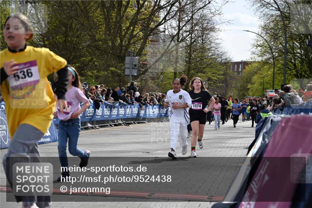 12.04.2026 - 45. Internationalen Wilhelmsburger Insellauf J. Mangold http://msf.ph/oto/9524438 12.04.2026 14:51:07 Ziel 1052, 116, 593, 1042, 686, 536, 1047, 1074, 1054 meine-sportfotos.de