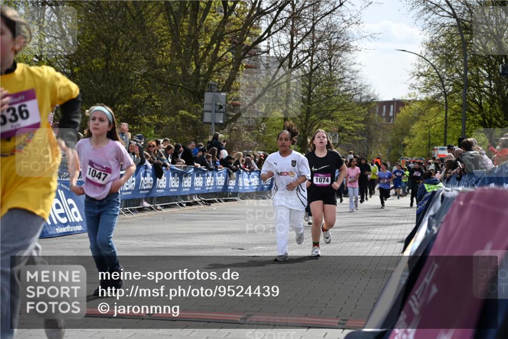 12.04.2026 - 45. Internationalen Wilhelmsburger Insellauf J. Mangold http://msf.ph/oto/9524439 12.04.2026 14:51:07 Ziel 1052, 116, 593, 1042, 686, 536, 1047, 1074, 1054 meine-sportfotos.de