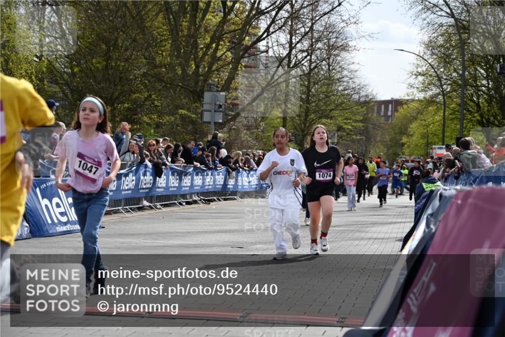 12.04.2026 - 45. Internationalen Wilhelmsburger Insellauf J. Mangold http://msf.ph/oto/9524440 12.04.2026 14:51:07 Ziel 1052, 116, 593, 1042, 686, 536, 1047, 1074, 1054 meine-sportfotos.de