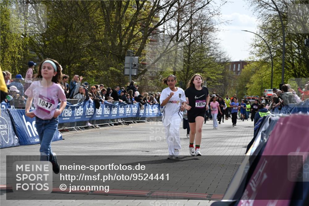 12.04.2026 - 45. Internationalen Wilhelmsburger Insellauf J. Mangold http://msf.ph/oto/9524441 12.04.2026 14:51:07 Ziel 1052, 116, 593, 1042, 686, 536, 1047, 1074, 1054 meine-sportfotos.de