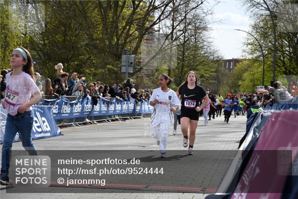12.04.2026 - 45. Internationalen Wilhelmsburger Insellauf J. Mangold http://msf.ph/oto/9524444 12.04.2026 14:51:07 Ziel 1052, 116, 593, 1042, 686, 536, 1047, 1074, 1054 meine-sportfotos.de