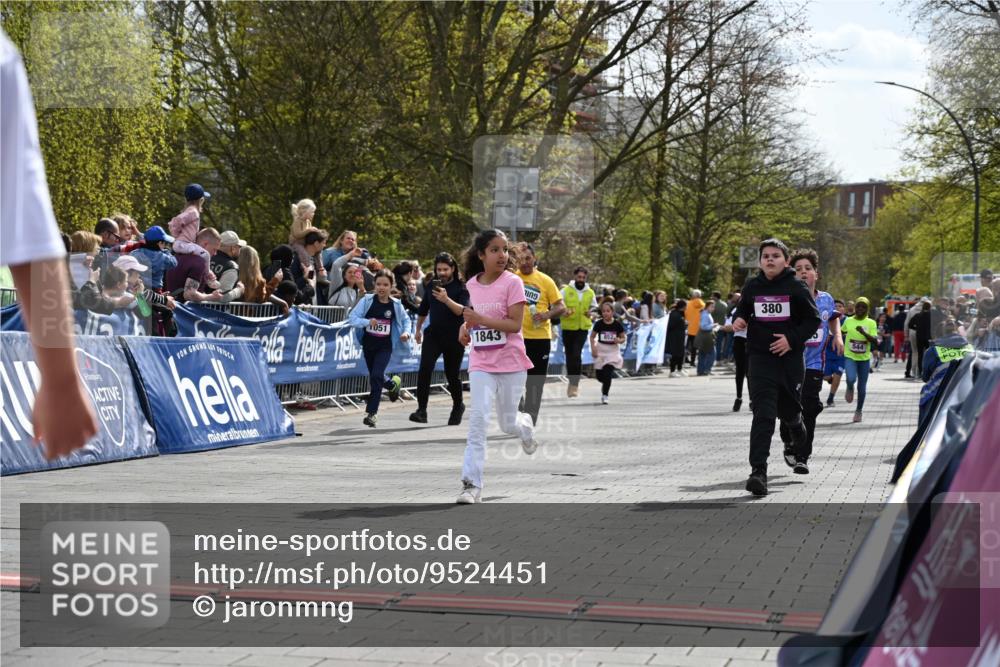 12.04.2026 - 45. Internationalen Wilhelmsburger Insellauf J. Mangold http://msf.ph/oto/9524451 12.04.2026 14:51:13 Ziel 1054, 1843, 380, 435, 1051, 544 meine-sportfotos.de