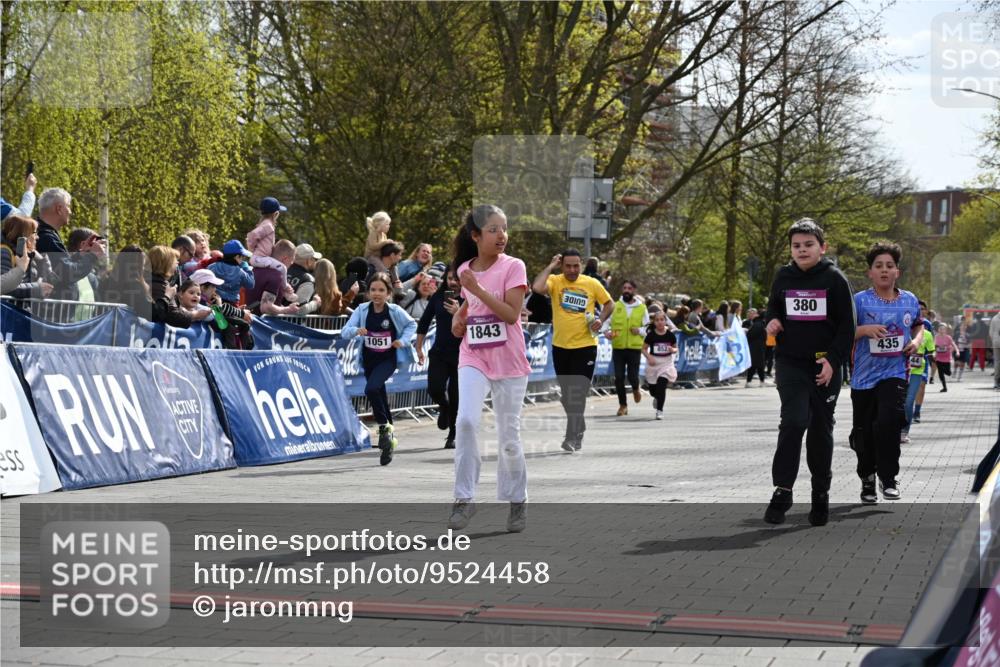 12.04.2026 - 45. Internationalen Wilhelmsburger Insellauf J. Mangold http://msf.ph/oto/9524458 12.04.2026 14:51:13 Ziel 1054, 1843, 380, 435, 1051, 544 meine-sportfotos.de