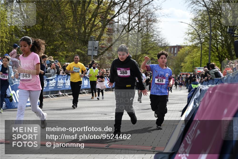 12.04.2026 - 45. Internationalen Wilhelmsburger Insellauf J. Mangold http://msf.ph/oto/9524462 12.04.2026 14:51:14 Ziel 1054, 1843, 380, 435, 1051, 544, 444 meine-sportfotos.de