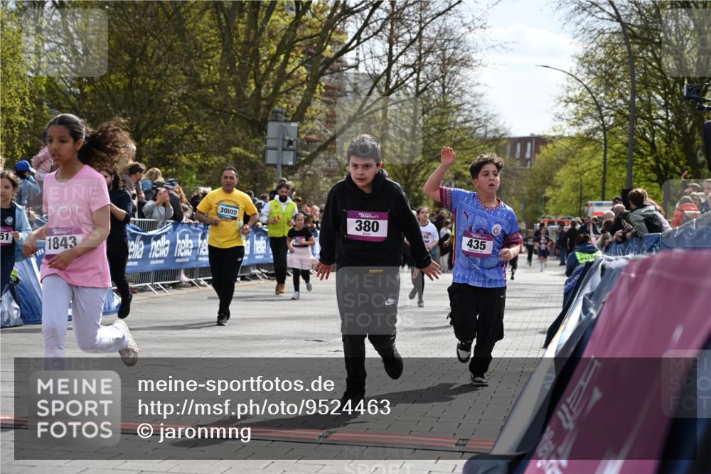 12.04.2026 - 45. Internationalen Wilhelmsburger Insellauf J. Mangold http://msf.ph/oto/9524463 12.04.2026 14:51:14 Ziel 1054, 1843, 380, 435, 1051, 544, 444 meine-sportfotos.de