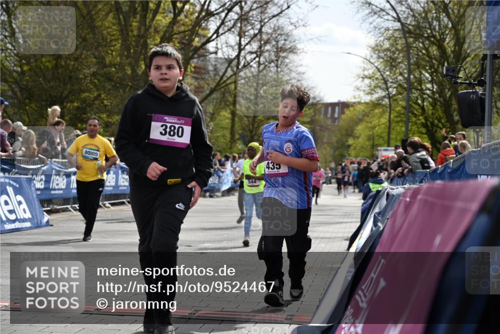 12.04.2026 - 45. Internationalen Wilhelmsburger Insellauf J. Mangold http://msf.ph/oto/9524467 12.04.2026 14:51:15 Ziel 1054, 1843, 380, 435, 1051, 544, 444, 868, 852 meine-sportfotos.de