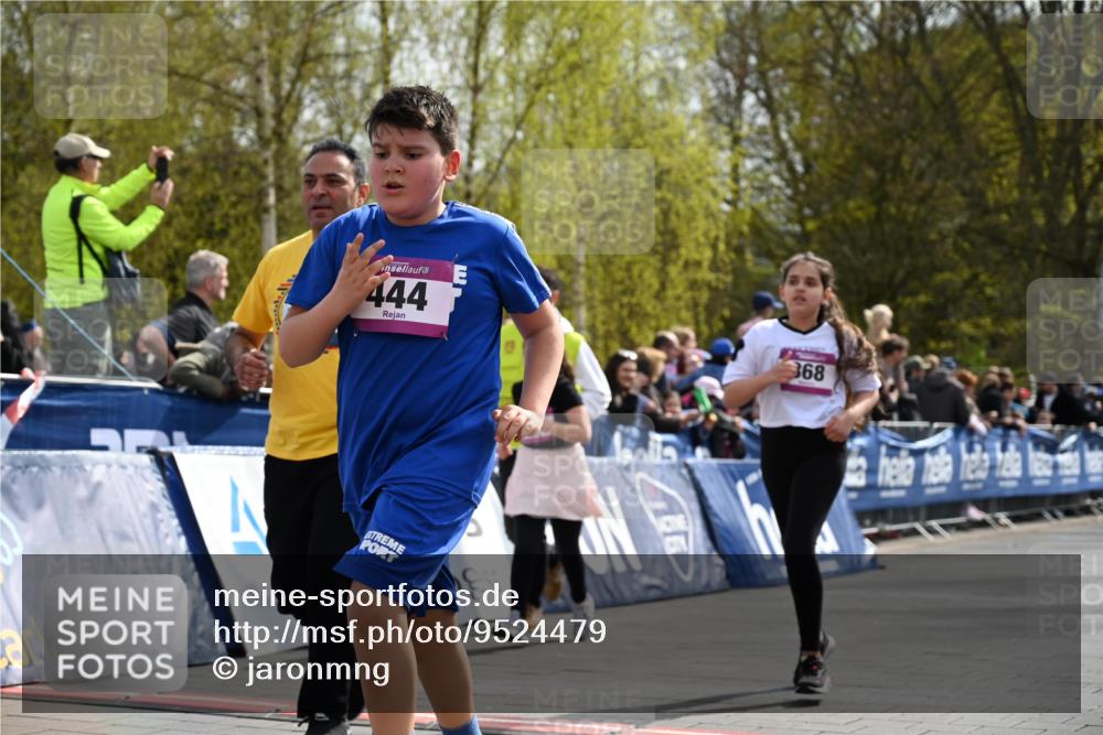 12.04.2026 - 45. Internationalen Wilhelmsburger Insellauf J. Mangold http://msf.ph/oto/9524479 12.04.2026 14:51:19 Ziel 435, 1051, 544, 444, 868, 852, 358, 1072 meine-sportfotos.de