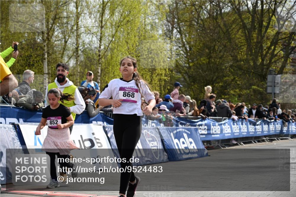 12.04.2026 - 45. Internationalen Wilhelmsburger Insellauf J. Mangold http://msf.ph/oto/9524483 12.04.2026 14:51:20 Ziel 544, 444, 868, 852, 358, 1072 meine-sportfotos.de