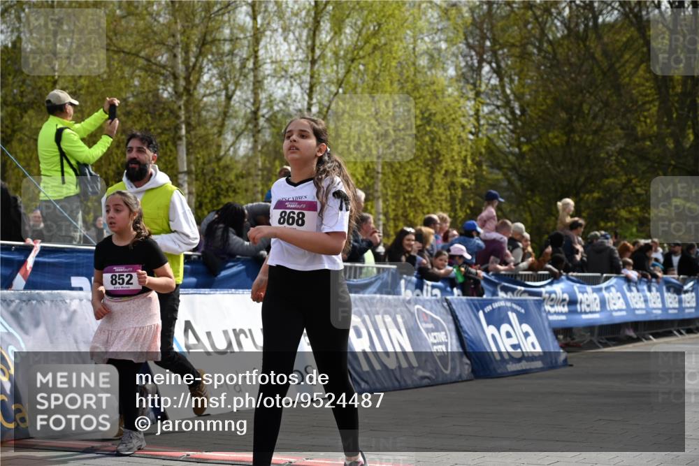 12.04.2026 - 45. Internationalen Wilhelmsburger Insellauf J. Mangold http://msf.ph/oto/9524487 12.04.2026 14:51:20 Ziel 544, 444, 868, 852, 358, 1072 meine-sportfotos.de