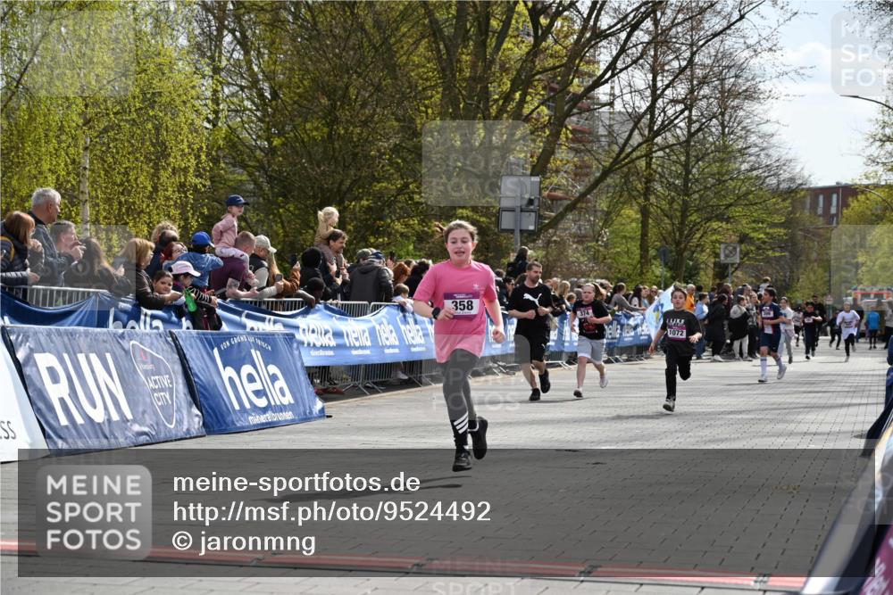 12.04.2026 - 45. Internationalen Wilhelmsburger Insellauf J. Mangold http://msf.ph/oto/9524492 12.04.2026 14:51:21 Ziel 544, 444, 868, 852, 358, 1072 meine-sportfotos.de