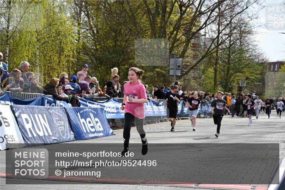 12.04.2026 - 45. Internationalen Wilhelmsburger Insellauf J. Mangold http://msf.ph/oto/9524496 12.04.2026 14:51:22 Ziel 444, 868, 852, 358, 1072, 374 meine-sportfotos.de
