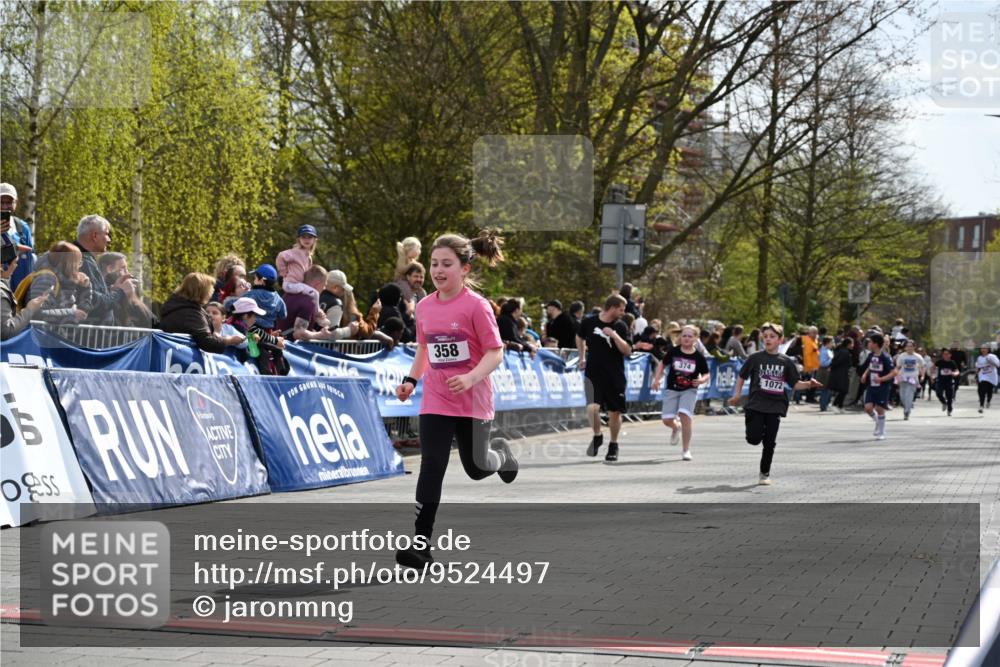 12.04.2026 - 45. Internationalen Wilhelmsburger Insellauf J. Mangold http://msf.ph/oto/9524497 12.04.2026 14:51:22 Ziel 444, 868, 852, 358, 1072, 374 meine-sportfotos.de