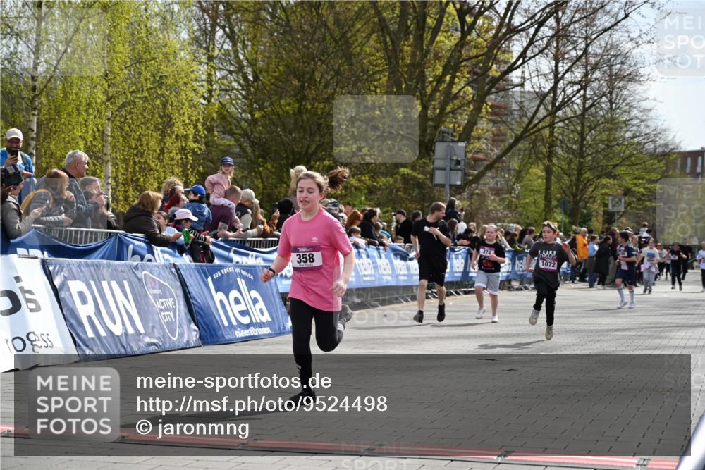 12.04.2026 - 45. Internationalen Wilhelmsburger Insellauf J. Mangold http://msf.ph/oto/9524498 12.04.2026 14:51:22 Ziel 444, 868, 852, 358, 1072, 374 meine-sportfotos.de