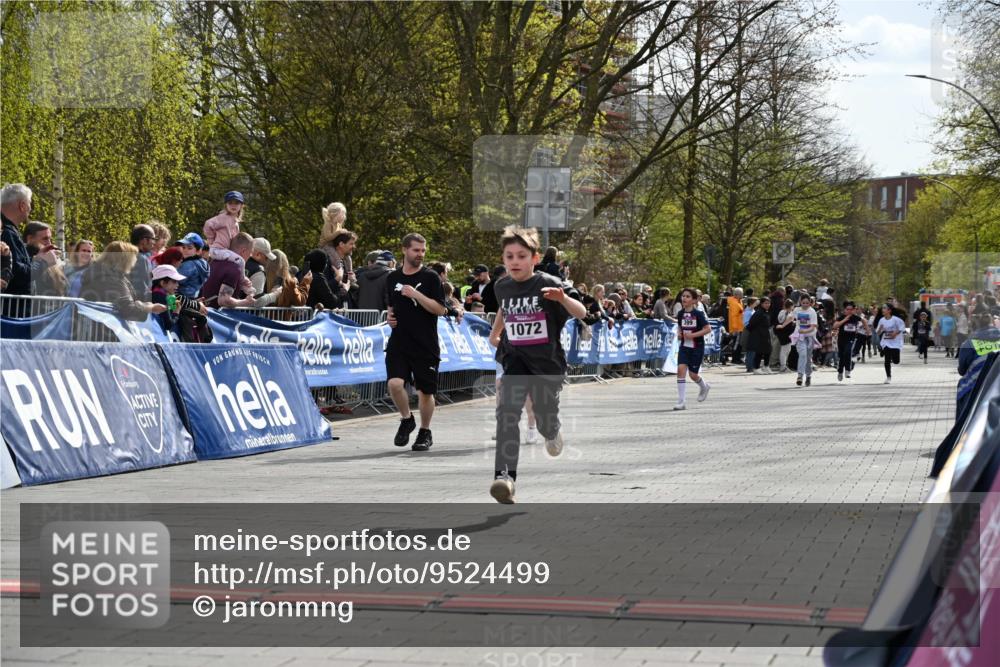 12.04.2026 - 45. Internationalen Wilhelmsburger Insellauf J. Mangold http://msf.ph/oto/9524499 12.04.2026 14:51:23 Ziel 868, 852, 358, 1072, 374 meine-sportfotos.de