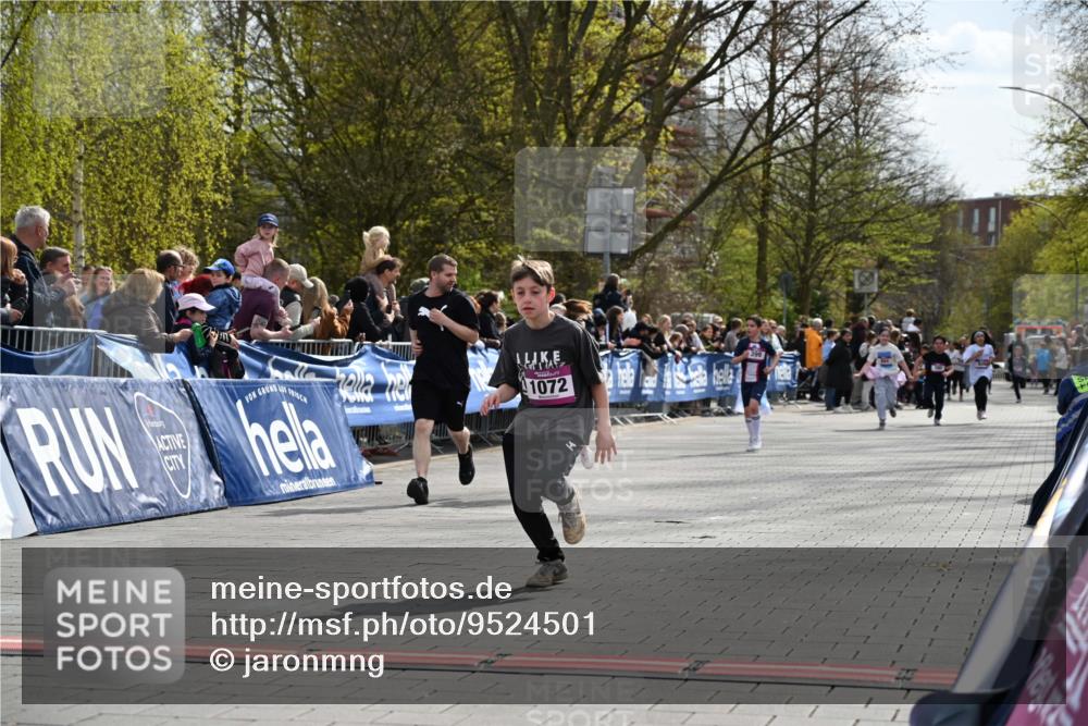 12.04.2026 - 45. Internationalen Wilhelmsburger Insellauf J. Mangold http://msf.ph/oto/9524501 12.04.2026 14:51:23 Ziel 868, 852, 358, 1072, 374 meine-sportfotos.de