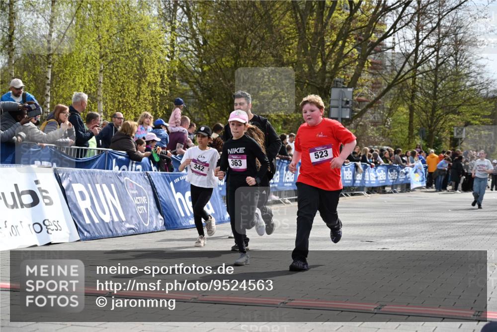 12.04.2026 - 45. Internationalen Wilhelmsburger Insellauf J. Mangold http://msf.ph/oto/9524563 12.04.2026 14:51:38 Ziel 1071, 523, 363, 342, 505 meine-sportfotos.de