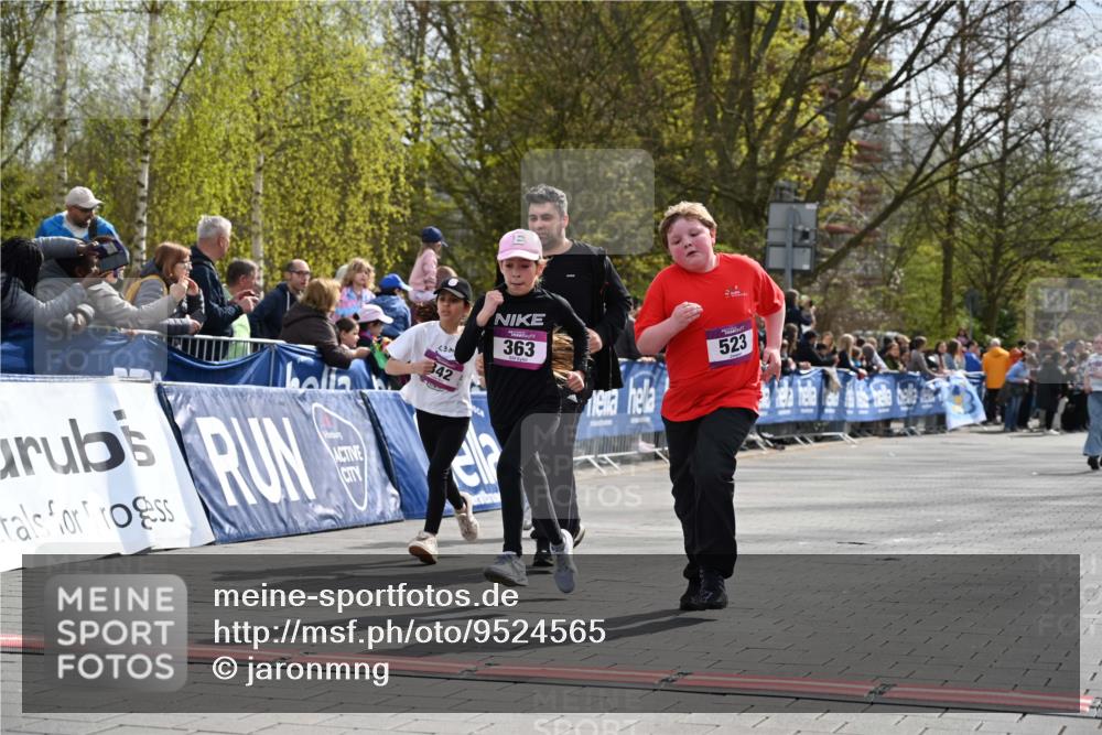 12.04.2026 - 45. Internationalen Wilhelmsburger Insellauf J. Mangold http://msf.ph/oto/9524565 12.04.2026 14:51:38 Ziel 1071, 523, 363, 342, 505 meine-sportfotos.de