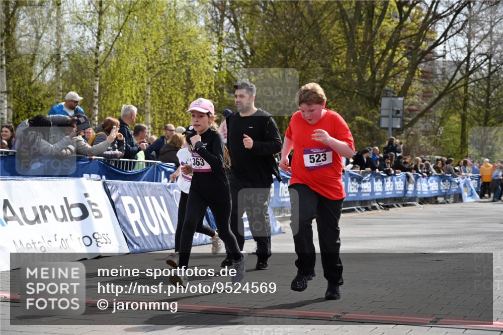 12.04.2026 - 45. Internationalen Wilhelmsburger Insellauf J. Mangold http://msf.ph/oto/9524569 12.04.2026 14:51:38 Ziel 1071, 523, 363, 342, 505 meine-sportfotos.de