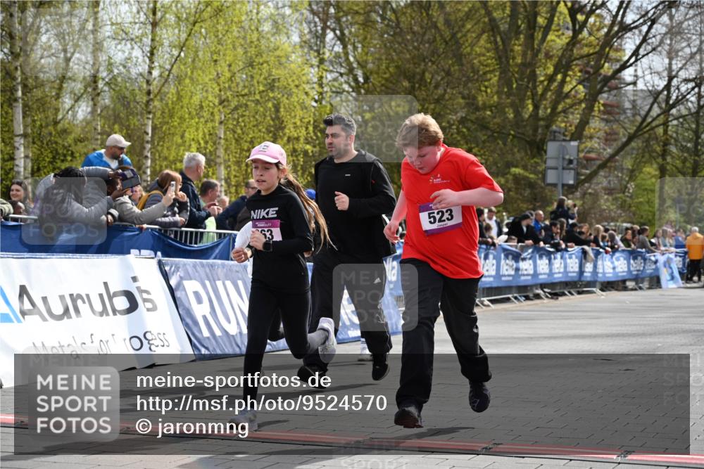 12.04.2026 - 45. Internationalen Wilhelmsburger Insellauf J. Mangold http://msf.ph/oto/9524570 12.04.2026 14:51:38 Ziel 1071, 523, 363, 342, 505 meine-sportfotos.de