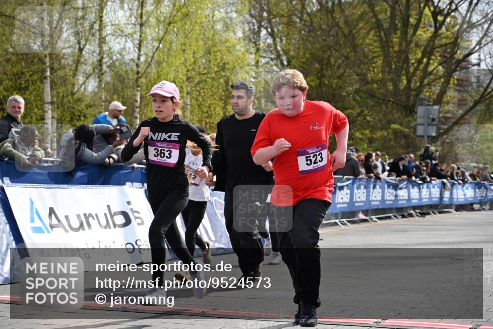 12.04.2026 - 45. Internationalen Wilhelmsburger Insellauf J. Mangold http://msf.ph/oto/9524573 12.04.2026 14:51:39 Ziel 1071, 523, 363, 342, 505 meine-sportfotos.de