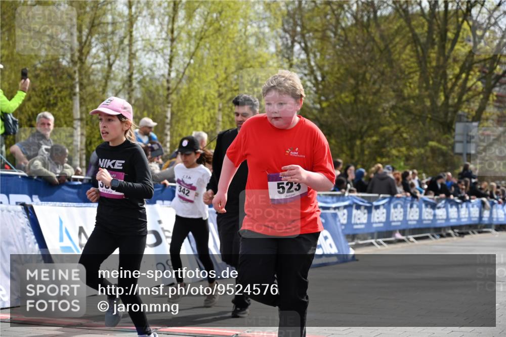 12.04.2026 - 45. Internationalen Wilhelmsburger Insellauf J. Mangold http://msf.ph/oto/9524576 12.04.2026 14:51:39 Ziel 1071, 523, 363, 342, 505 meine-sportfotos.de