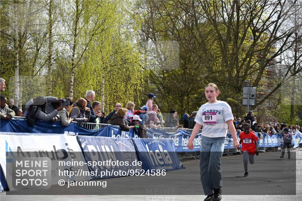 12.04.2026 - 45. Internationalen Wilhelmsburger Insellauf J. Mangold http://msf.ph/oto/9524586 12.04.2026 14:51:45 Ziel 891, 512 meine-sportfotos.de