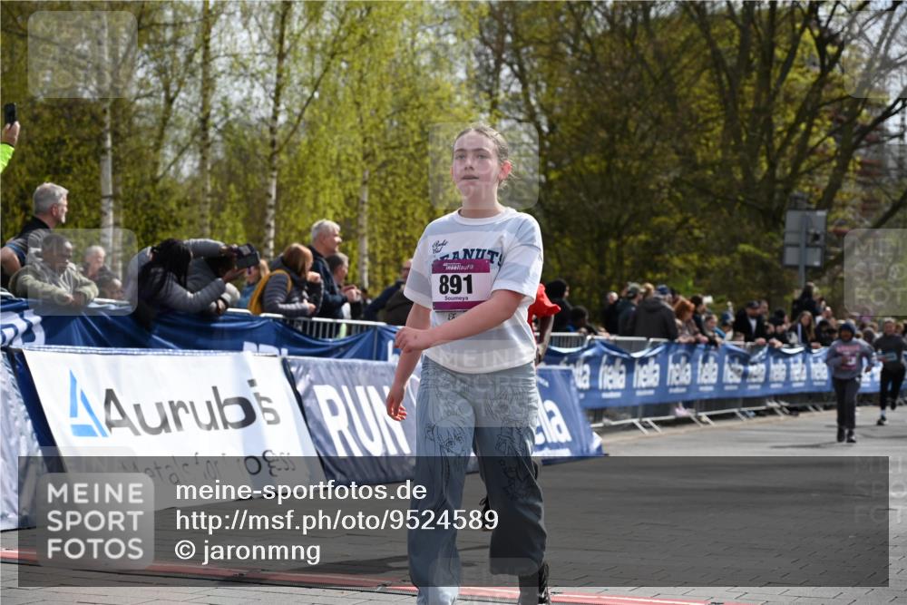 12.04.2026 - 45. Internationalen Wilhelmsburger Insellauf J. Mangold http://msf.ph/oto/9524589 12.04.2026 14:51:46 Ziel 891, 512, 394 meine-sportfotos.de