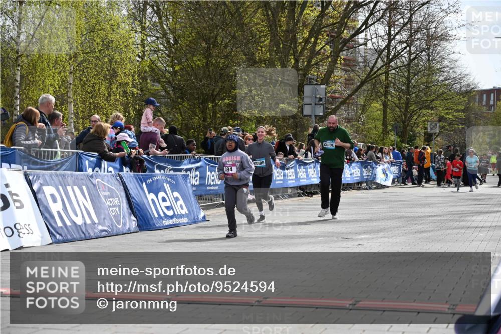12.04.2026 - 45. Internationalen Wilhelmsburger Insellauf J. Mangold http://msf.ph/oto/9524594 12.04.2026 14:51:49 Ziel 891, 512, 394 meine-sportfotos.de